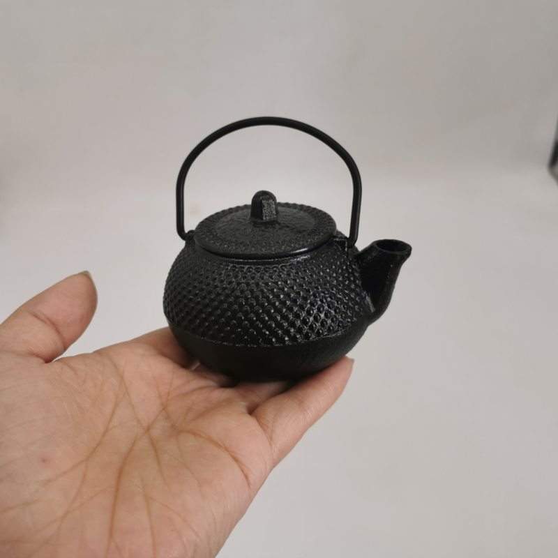إبريق شاي ياباني صغير من الحدي - مراجعة Cast Iron Tetsubin وسعره