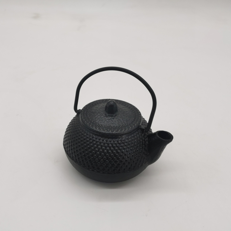 إبريق شاي ياباني صغير من الحدي - مراجعة Cast Iron Tetsubin وسعره