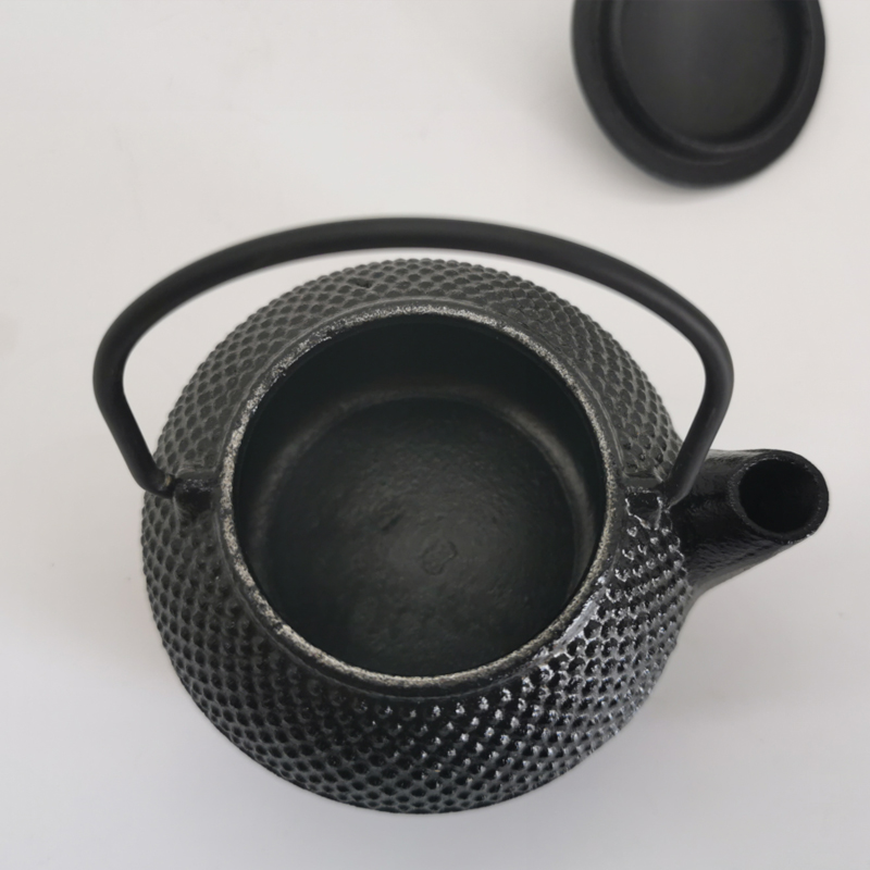 إبريق شاي ياباني صغير من الحدي - مراجعة Cast Iron Tetsubin وسعره